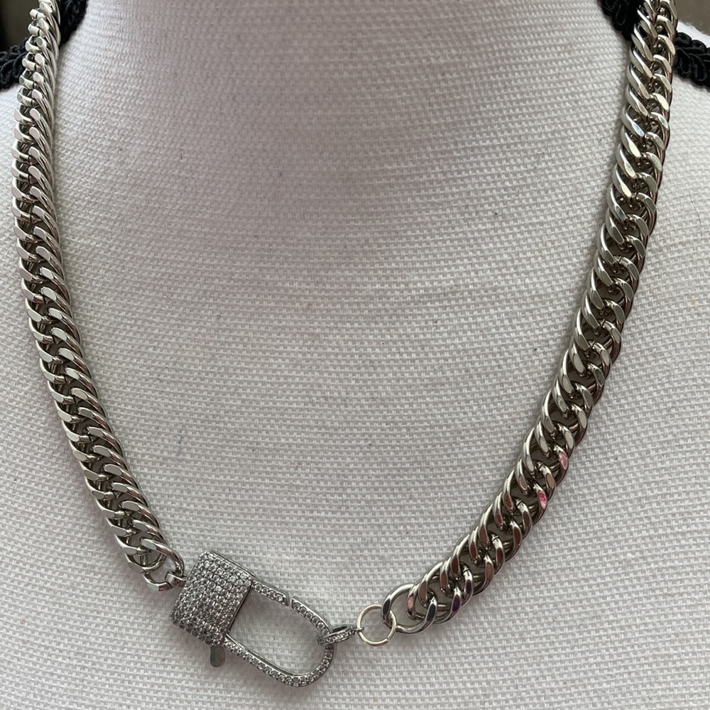 BLB Chain Necklace With Padlock Closure